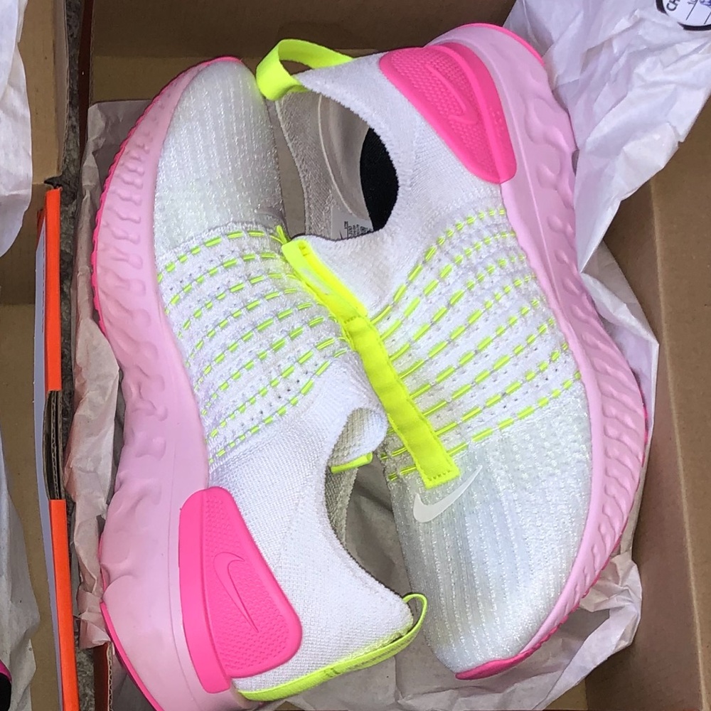 Nike React Phantom Run FlyKnit 2 - Slip On Sneakers (Pink/Neon Yellow/White)